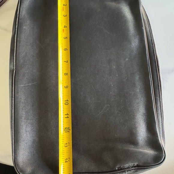 Gucci Black Laptop Bag with Smooth Leather and Zipper Closures - Picture 11 of 14